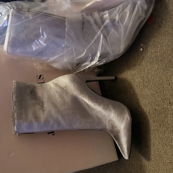 𝅺NIB GREY HEELED BOOTIES - Picture 1 of 5